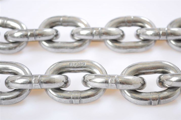 Snökedjor lastbil: trygg framkomlighet i vinterväglag