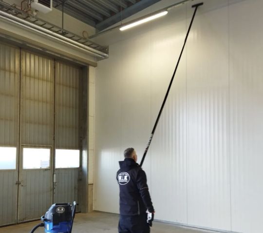 Industristädning  en avgörande del av en säker och effektiv arbetsplats