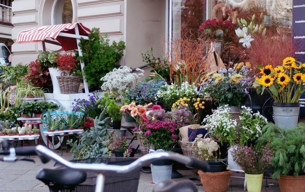 Blomsterbud Åhus  närvaro på distans med blommor som talar